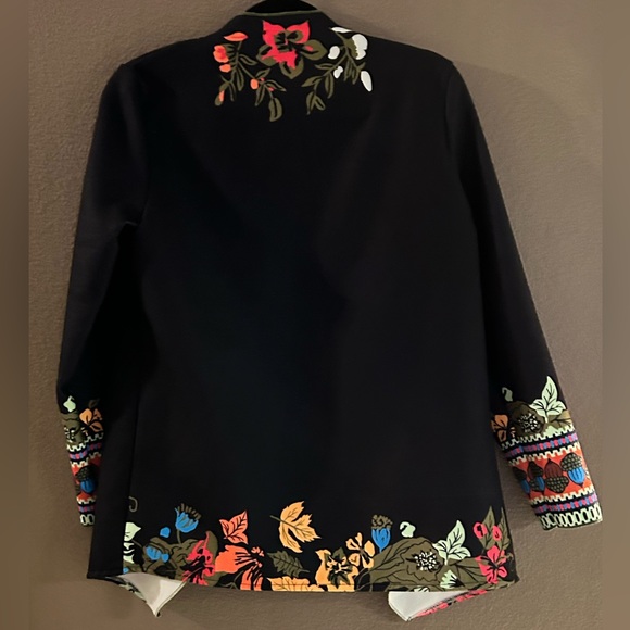 Blk jacket with floral design by : MissLook size small - Picture 7 of 7